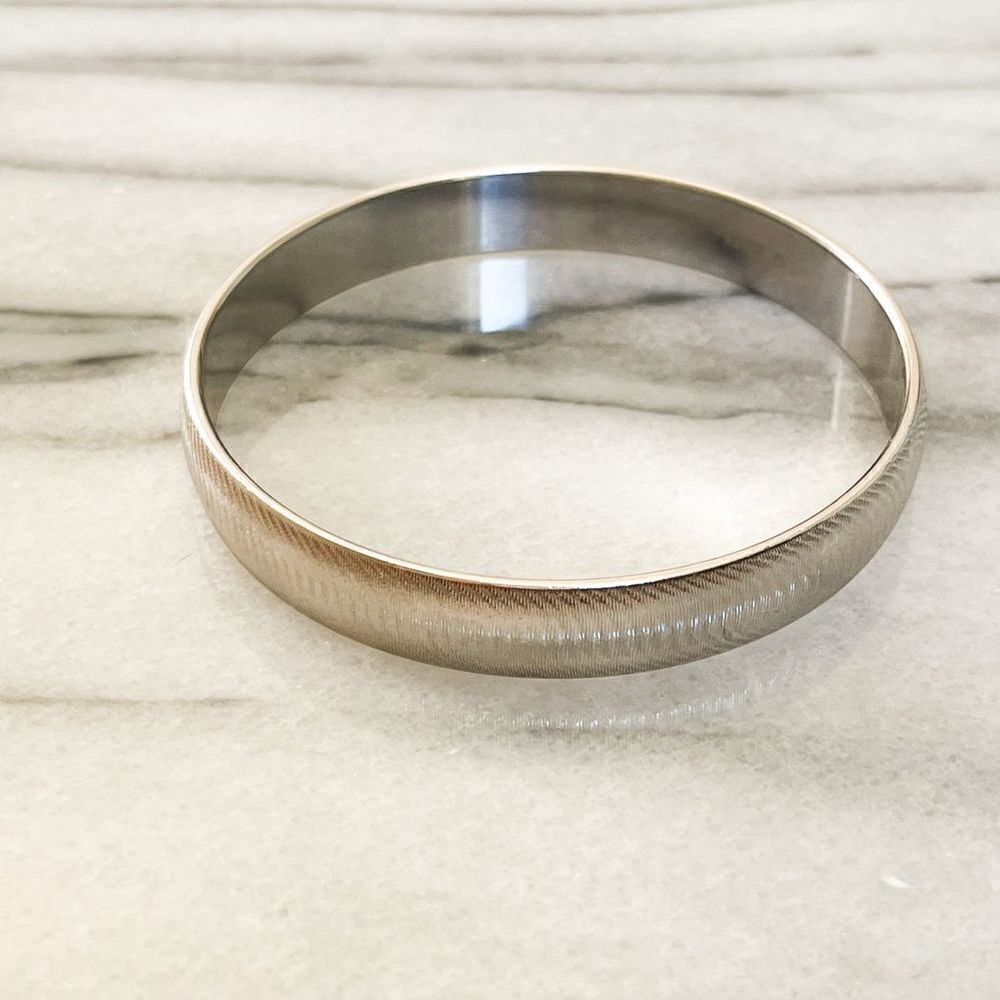 Vintage‎ Monet Bangle Bracelet Etched Silver Retro Mod Classic Minimalist